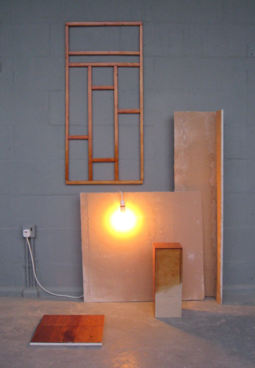 裝飾，羅翠兒，150 x 150 x 200 cm，木、漆、石膏板、燈泡、螺絲，2011
