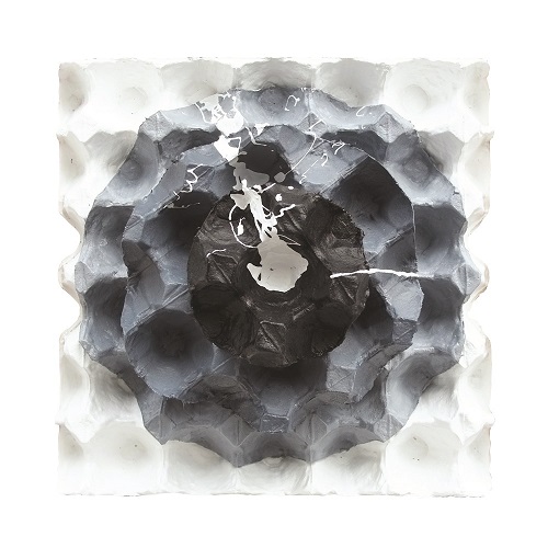 黑白標靶，王瑞麟，30 x 30 cm，壓克力，蛋盒，2016