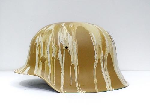 咖啡色，黃家龍，39 x 23 x 29 cm，壓克力，鋼盔著色，2016
