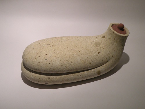 被馴化的甜Ⅱ，樊燕君，40 x 20 x 20 cm，帝王石、紅砂岩，2015
