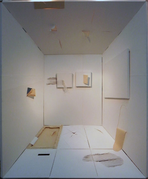 畫是畫是畫是畫是…空間  李少莊  200 x 160 x 50 cm  裝置(布本壓克力和木框) 2011