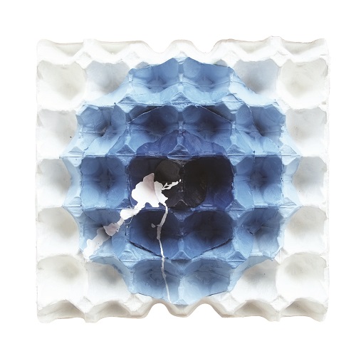 藍色標靶，王瑞麟，30 x 30 cm，壓克力，蛋盒，2016