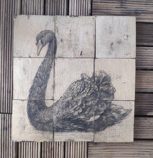 關鍵詞：黑天鵝效應,尹保倫,複合媒材(金箔及纸張裱（木板，墨水，素描), 2019
